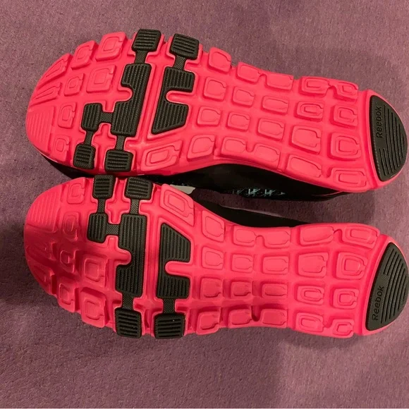 Women’s Reeboks - Picture 4 of 4
